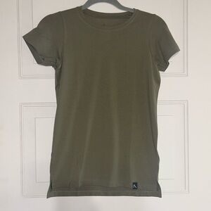 Rokwolf Women’s Size XS Essential T-shirt Athleticwear Activewear Workoutwear